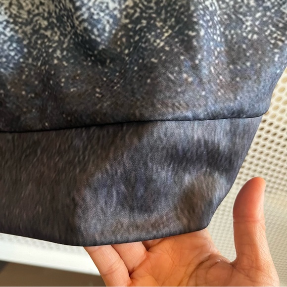 Cat Graphic Sweatshirt Long Sleeve Size Small Women’s in Blue and Off White - Picture 6 of 6